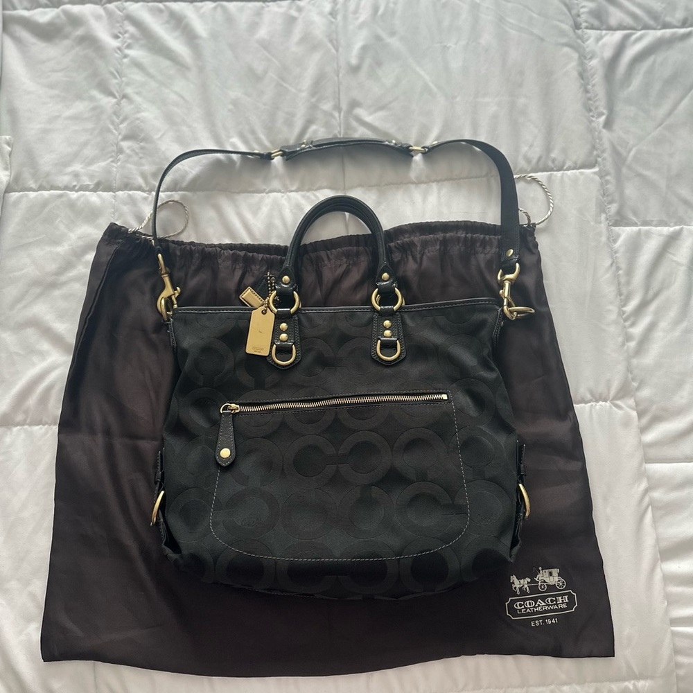 Coach Black Shoulder Bag with Textured Design - Picture 3 of 13